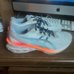 ASICS novablast 2, size 8.5